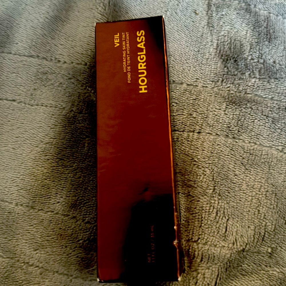 Hourglass Shade 5 Veil BNIB